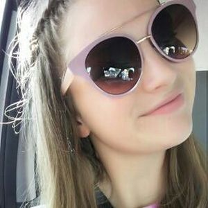 Meet your Posher, Addison